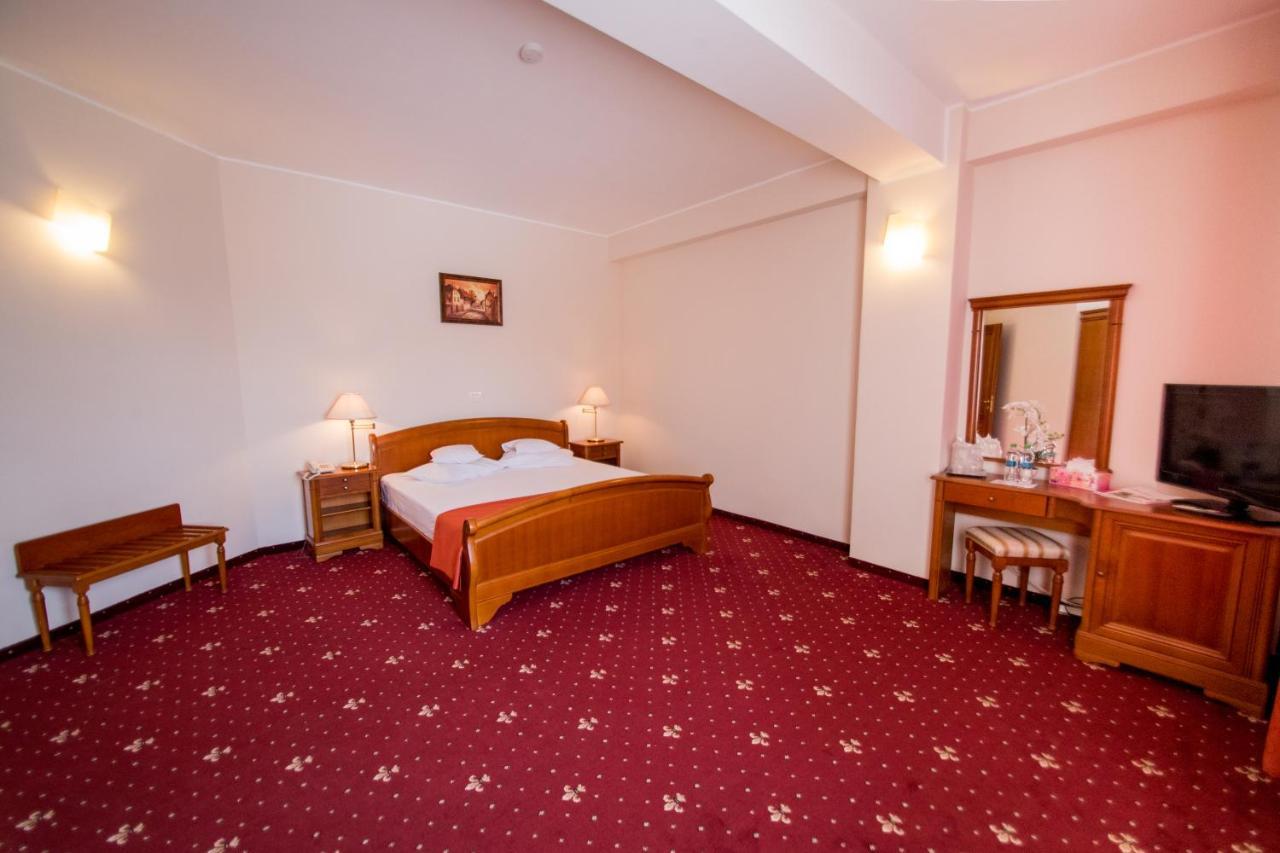 Hotel Amadeus Фокшаны Экстерьер фото